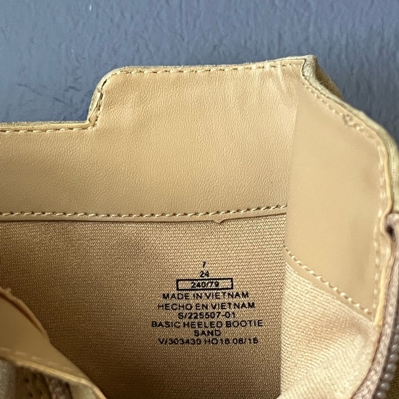 OLD NAVY WOMENS BASIC HEELED SUEDE BOOTIES - Picture 3 of 4